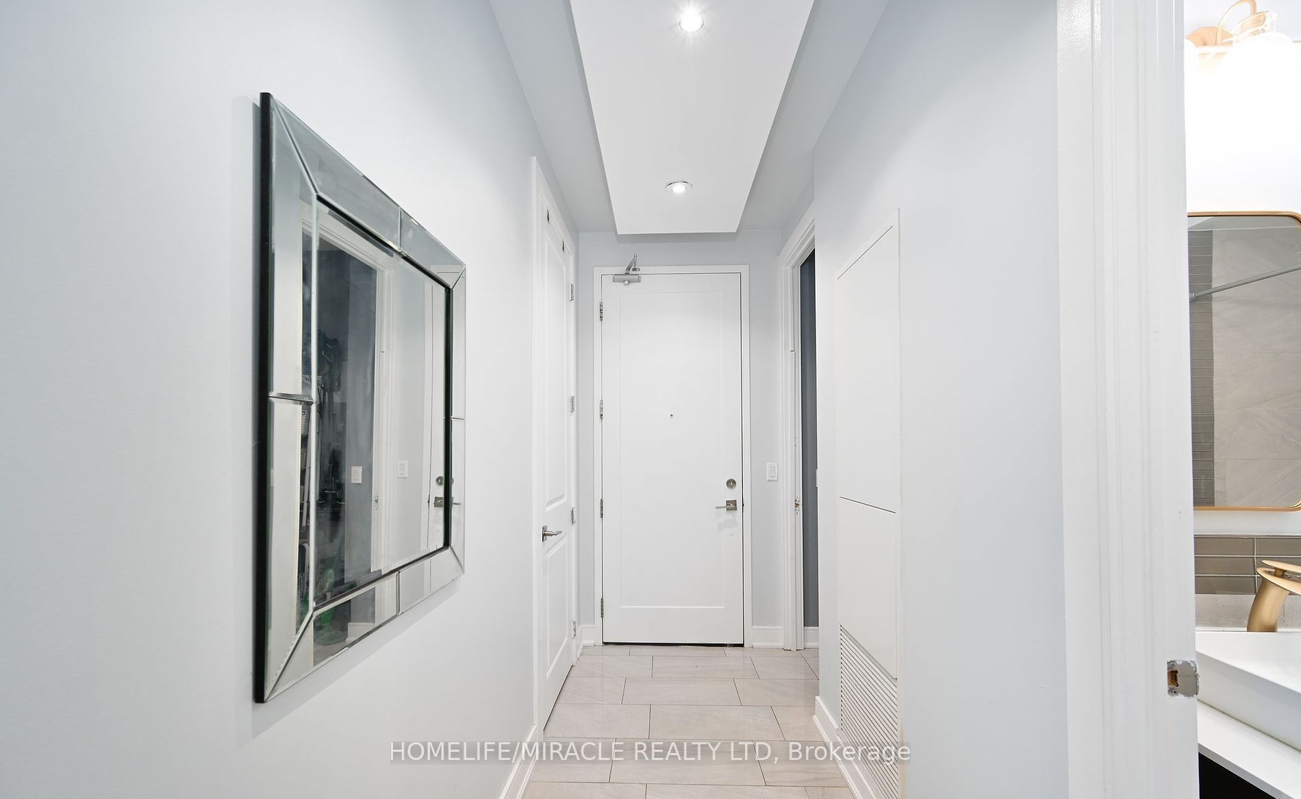 150 Main Street W 715 Property Photo 17