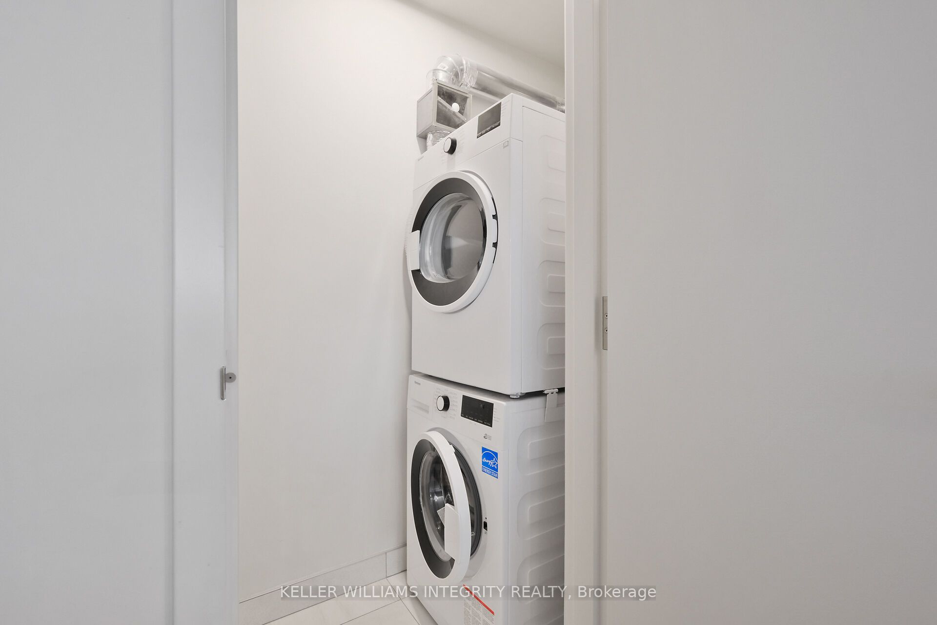 101 Queen Street N 1501 Property Photo 16