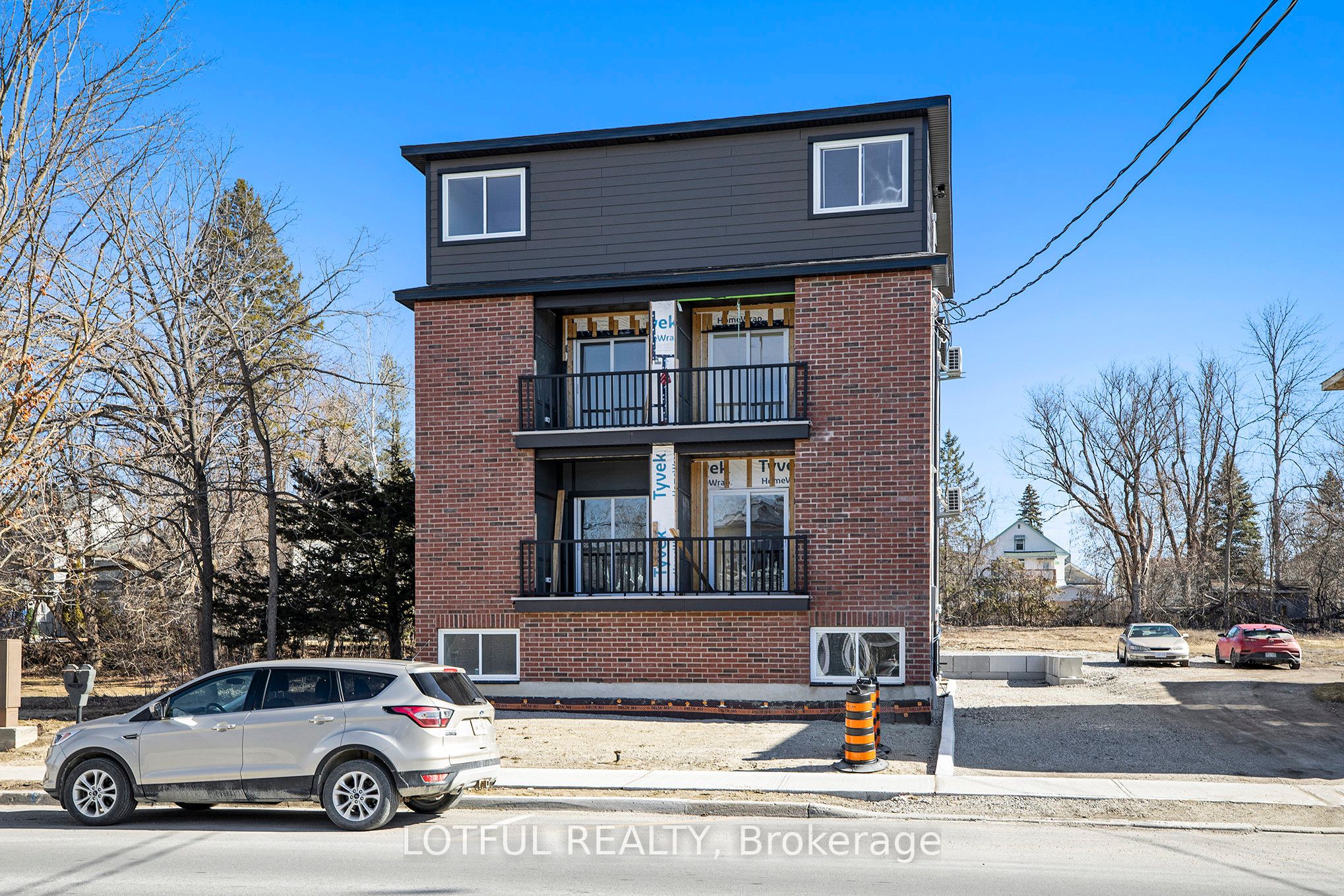 131 Gore Street E Property Photo 2