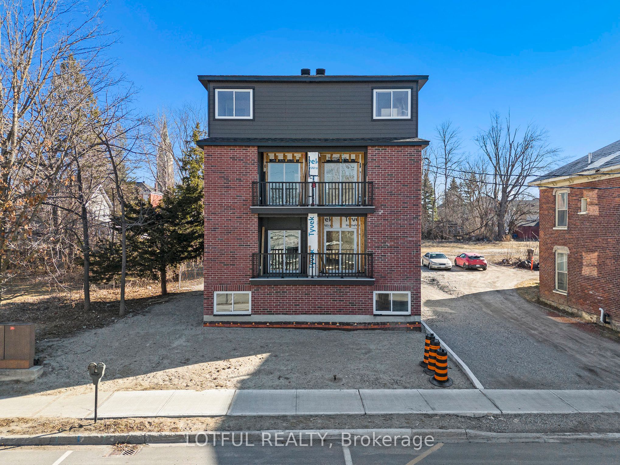 131 Gore Street E Property Photo 3