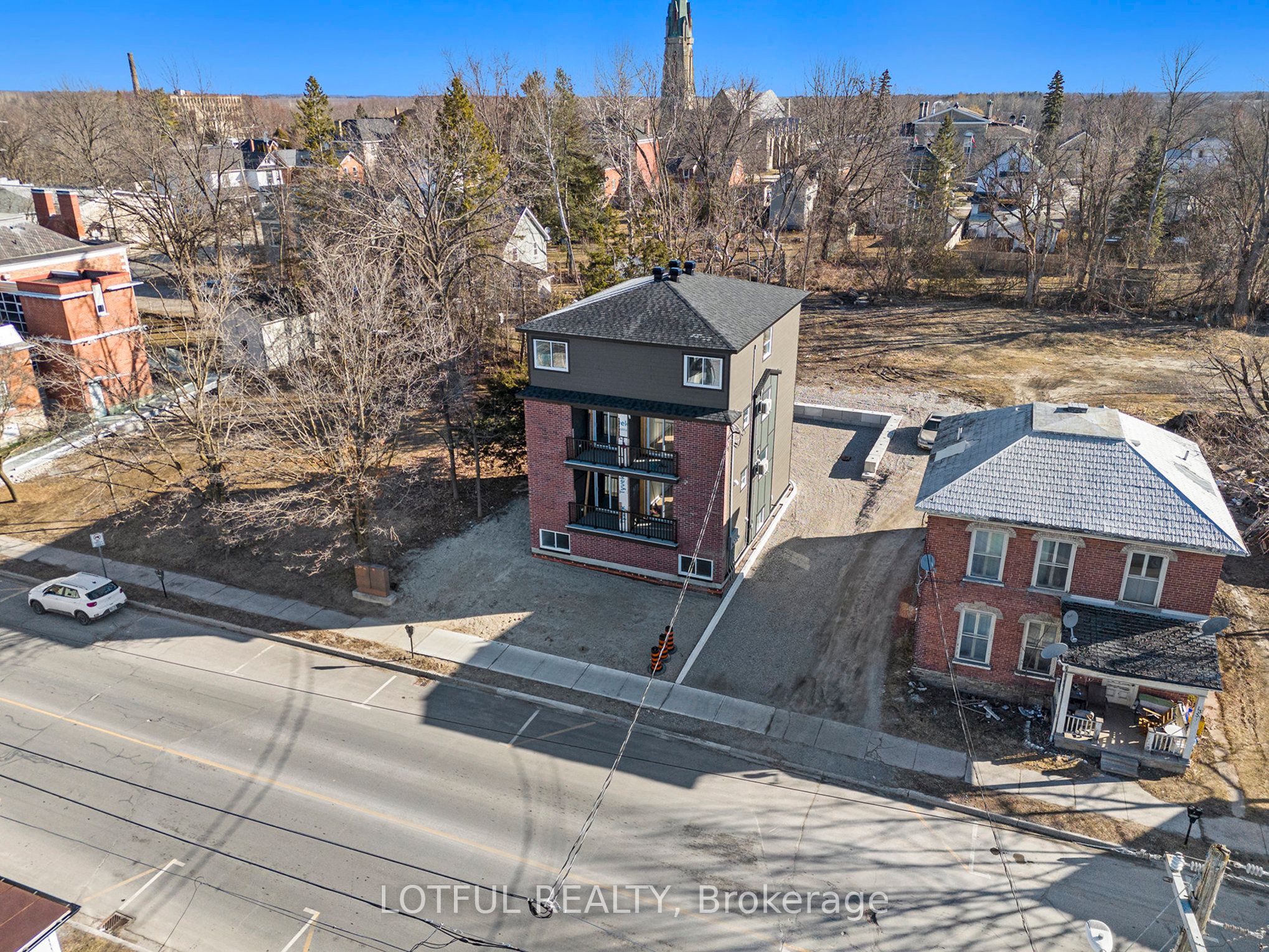 131 Gore Street E Property Photo 4