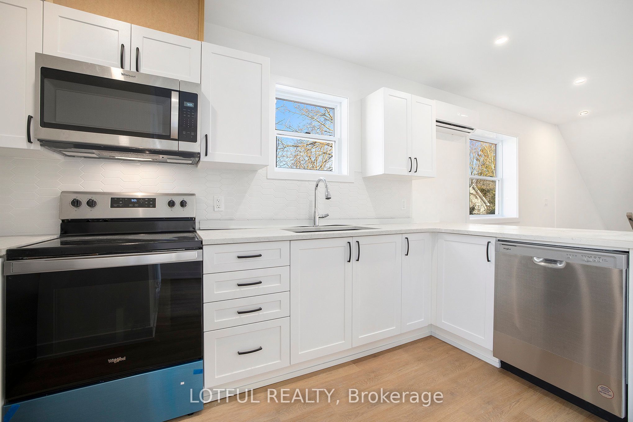 131 Gore Street E Property Photo 8