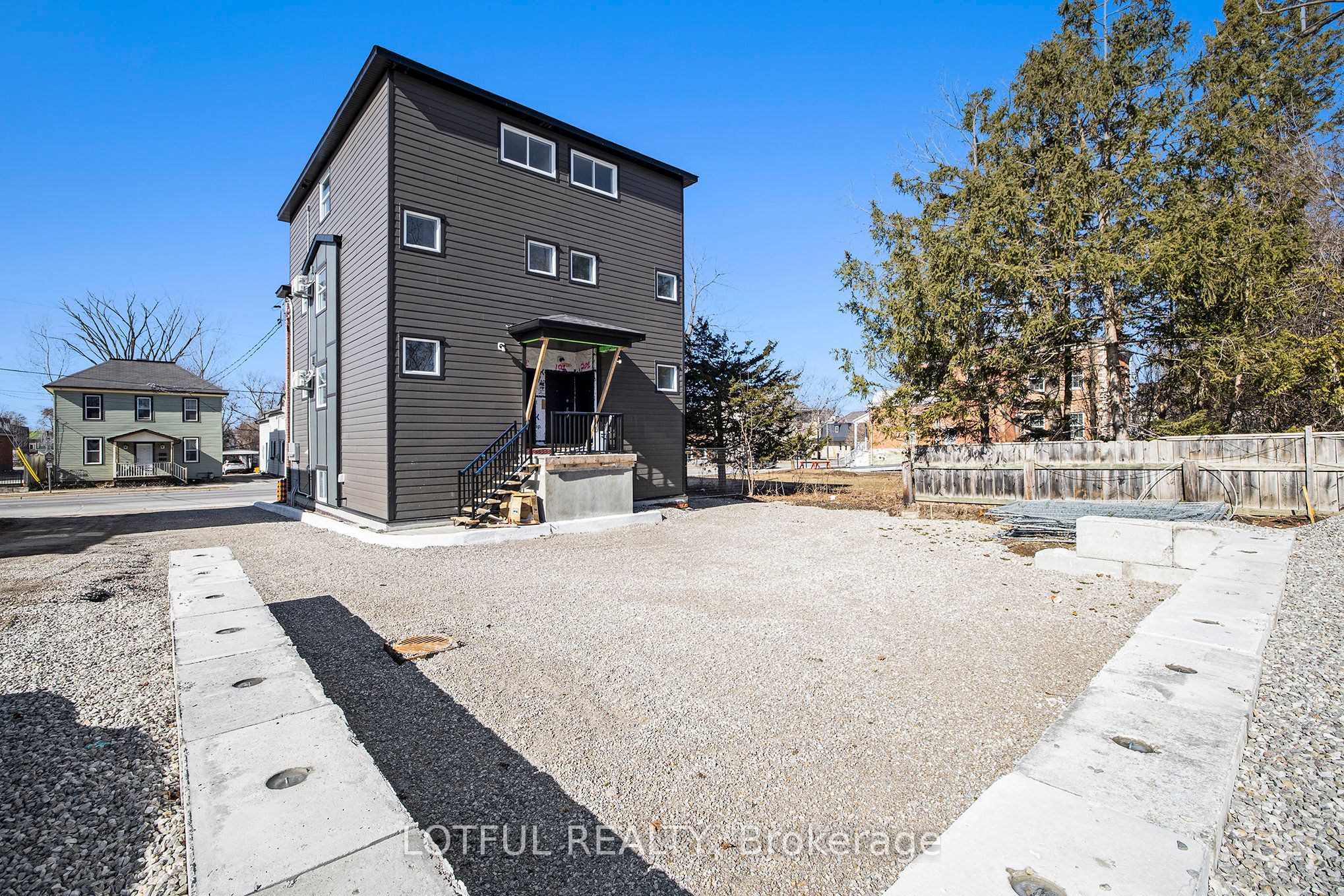 131 Gore Street E Property Photo 13