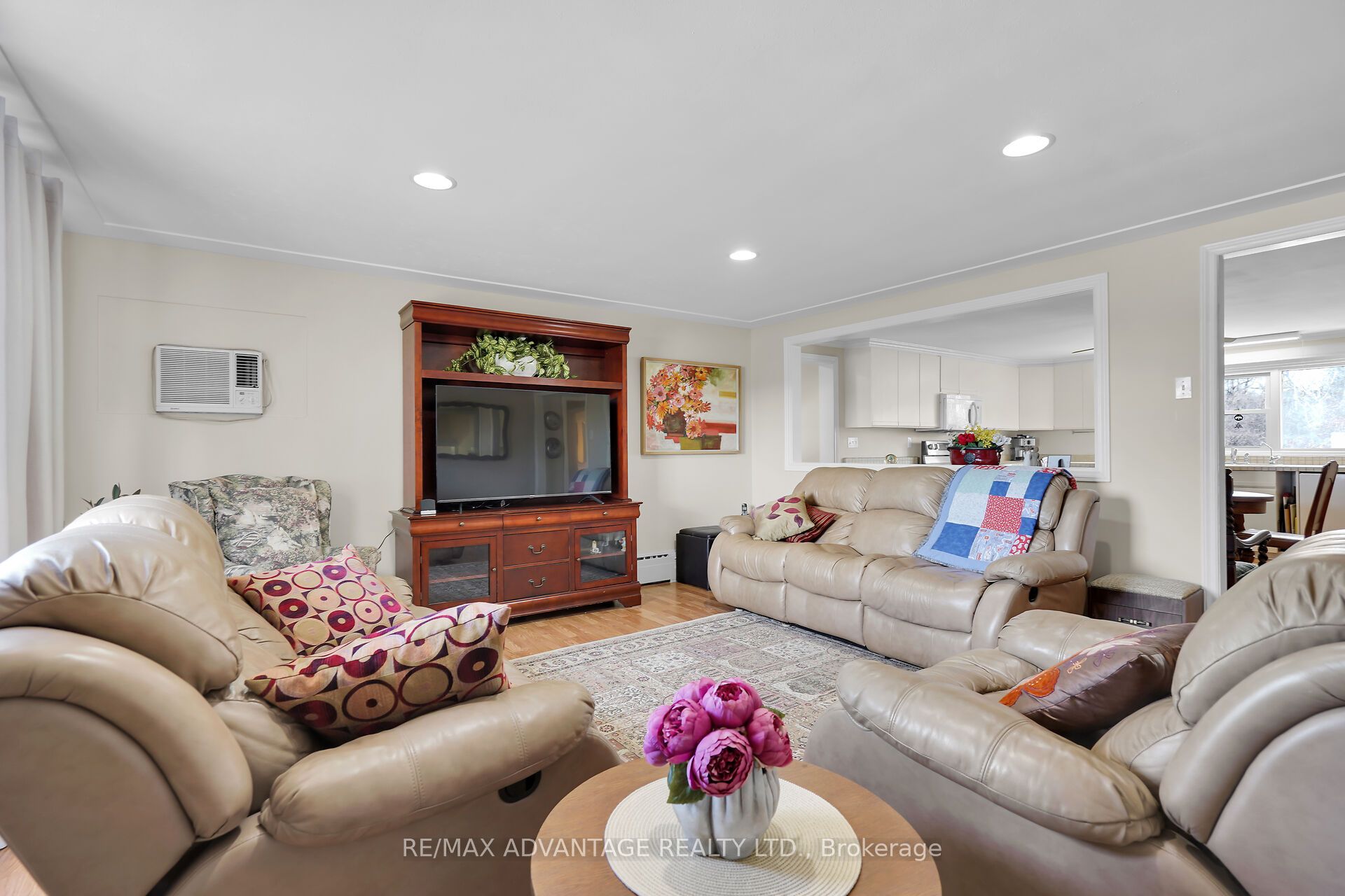 2678 Dorchester Road Property Photo 5