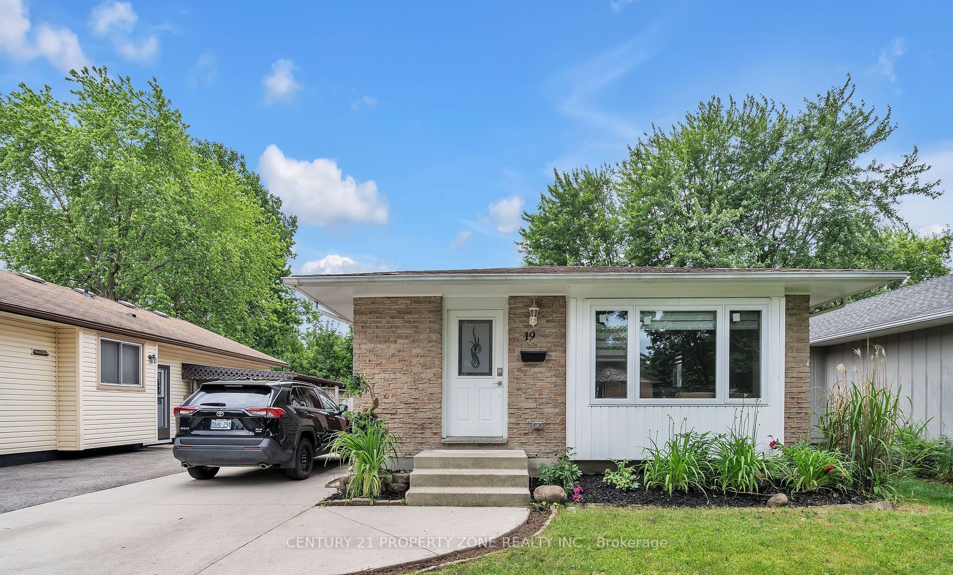 19 Stroud Crescent Property Photo 1