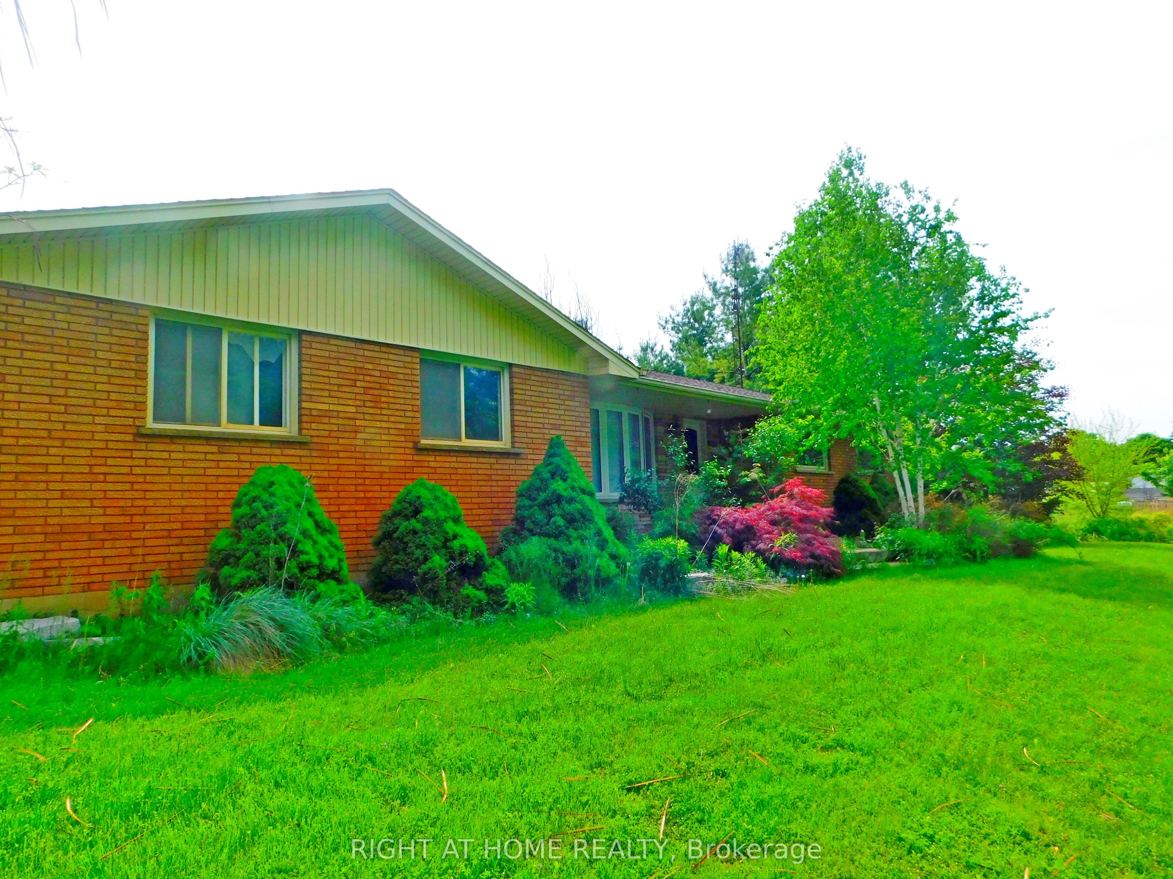 2492 24 Highway Property Photo 8
