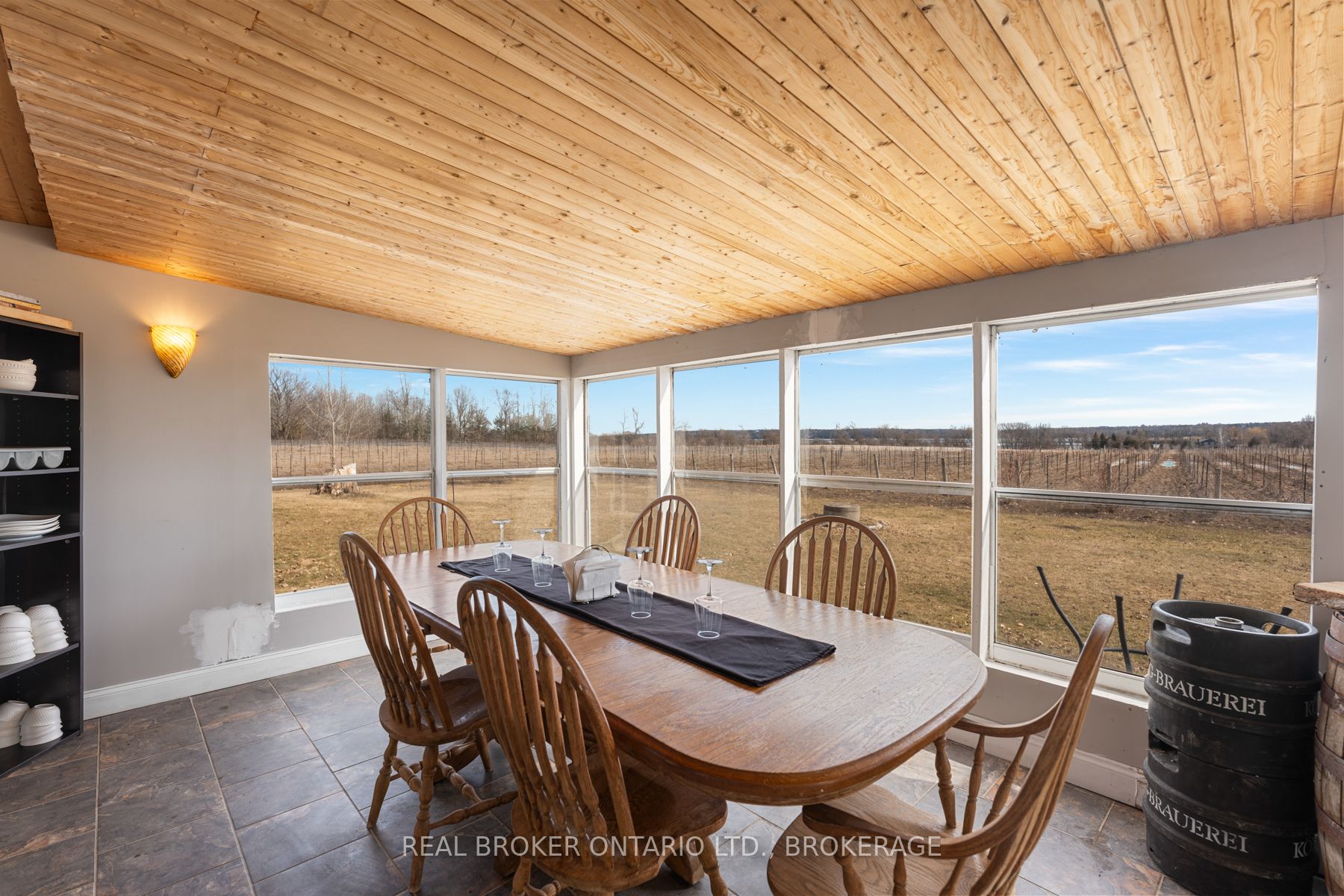 9656 Loyalist Parkway Property Photo 11