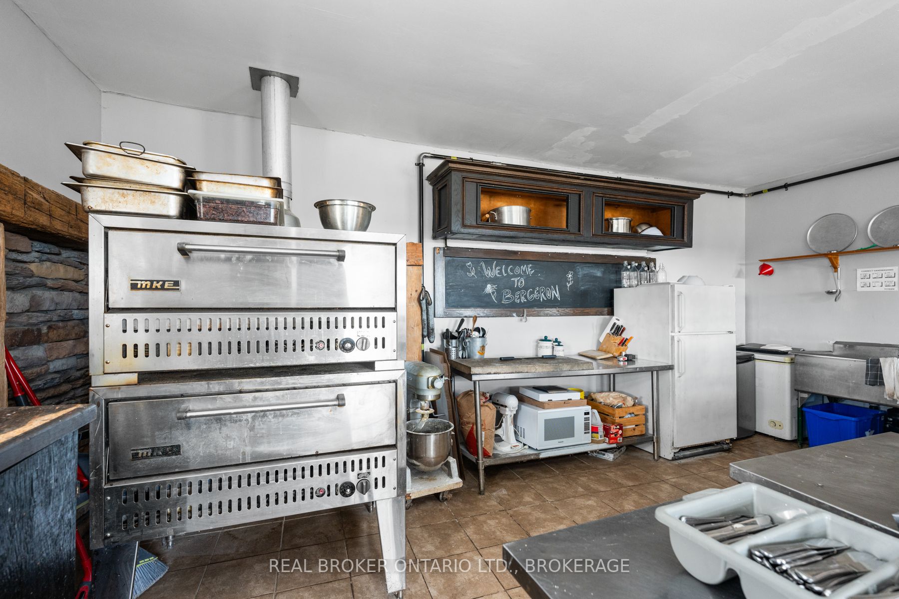 9656 Loyalist Parkway Property Photo 14