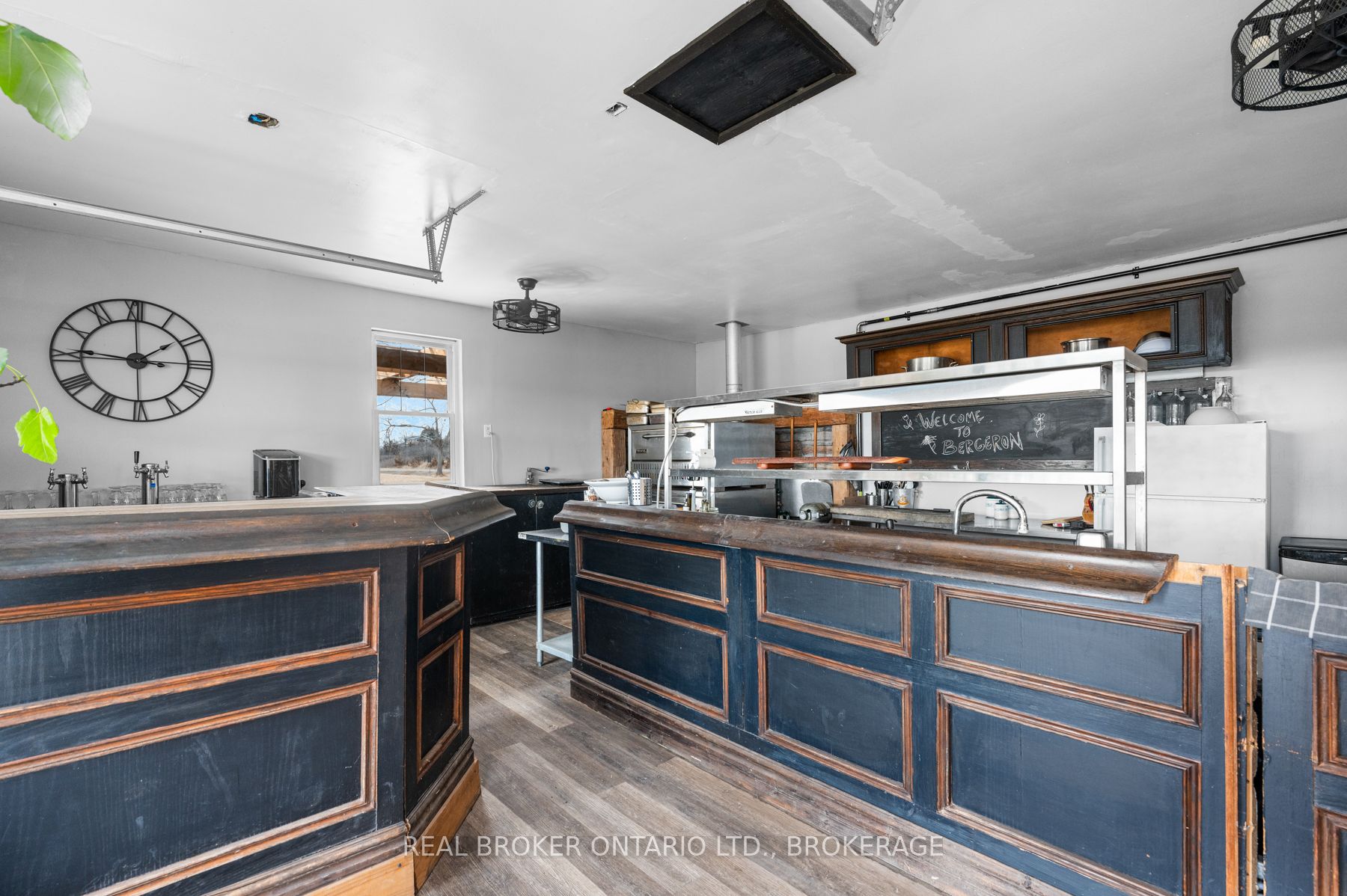 9656 Loyalist Parkway Property Photo 15