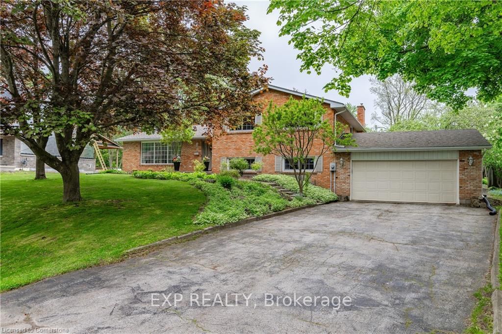 11 Coachman Crescent Property Photo 2