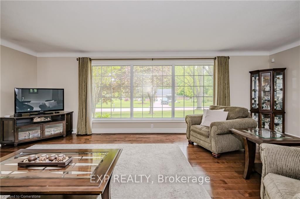 11 Coachman Crescent Property Photo 8