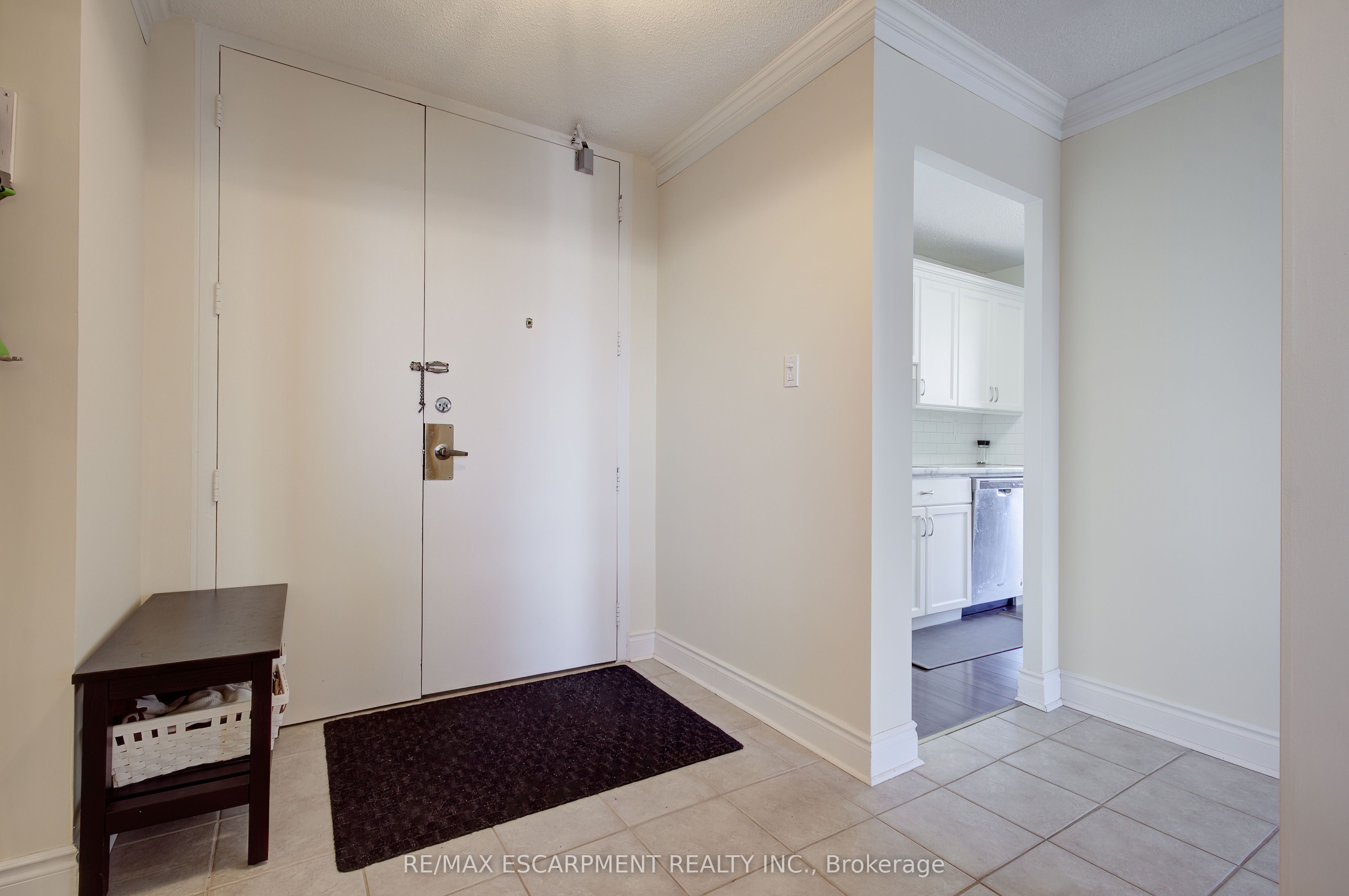 222 Jackson Street W 1406 Property Photo 4