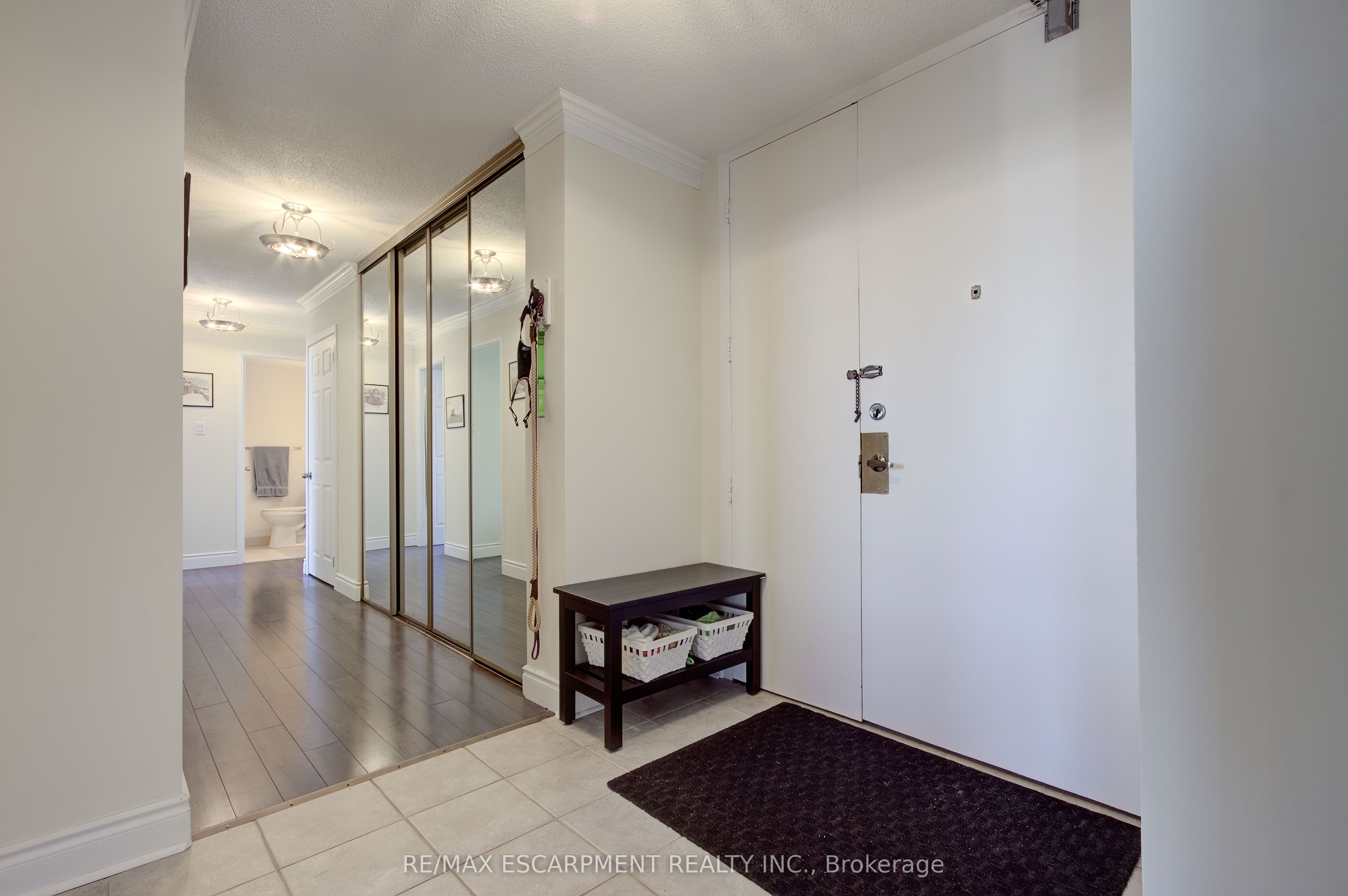 222 Jackson Street W 1406 Property Photo 5