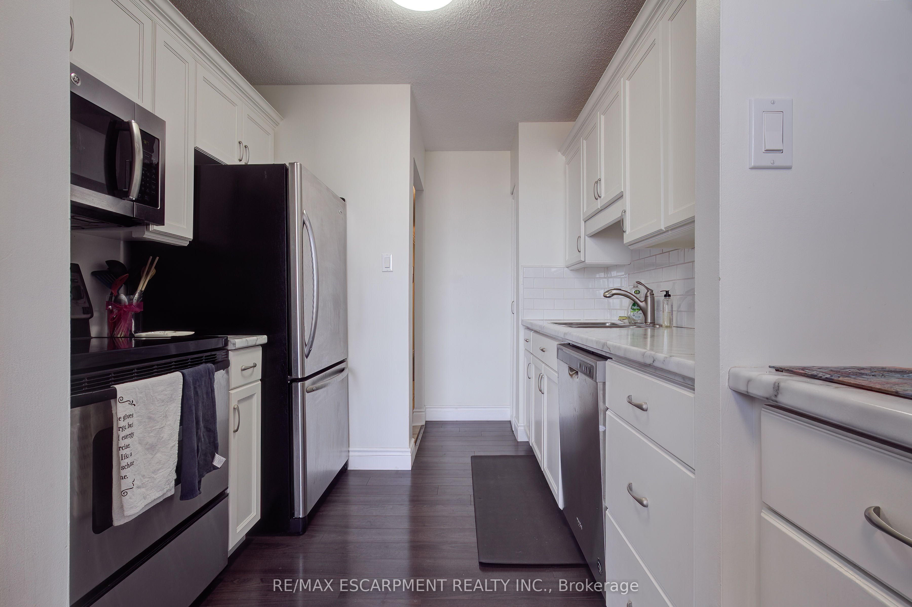 222 Jackson Street W 1406 Property Photo 7