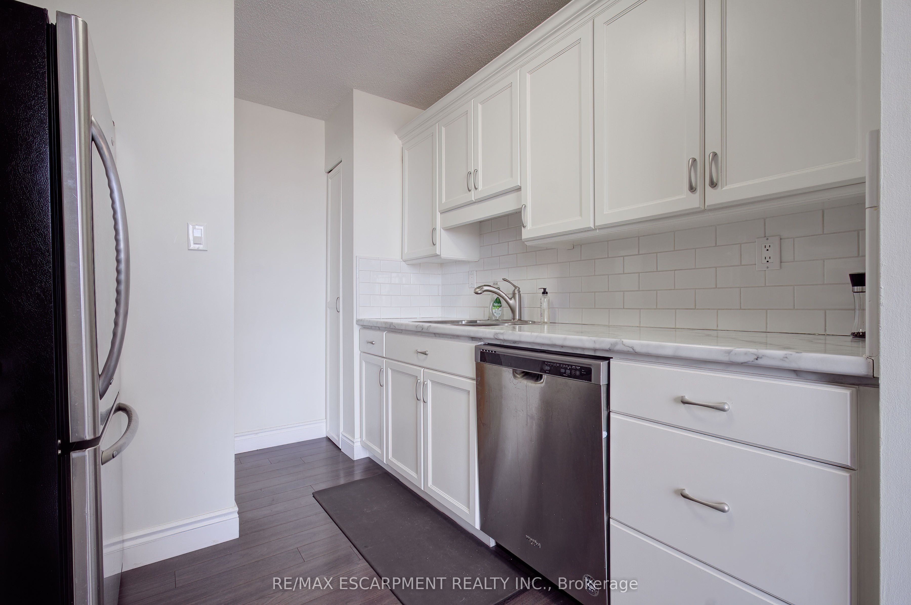 222 Jackson Street W 1406 Property Photo 8