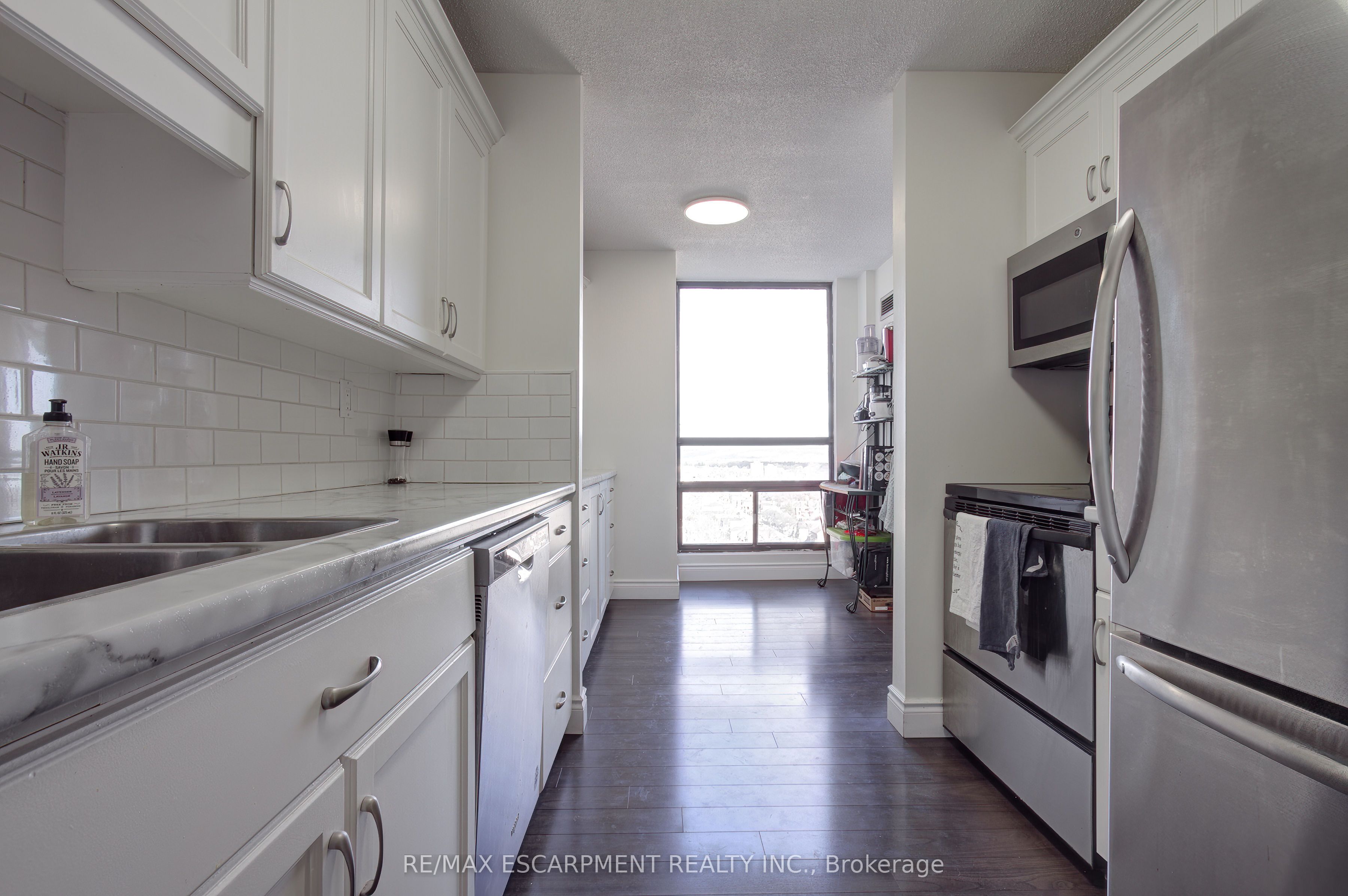 222 Jackson Street W 1406 Property Photo 9