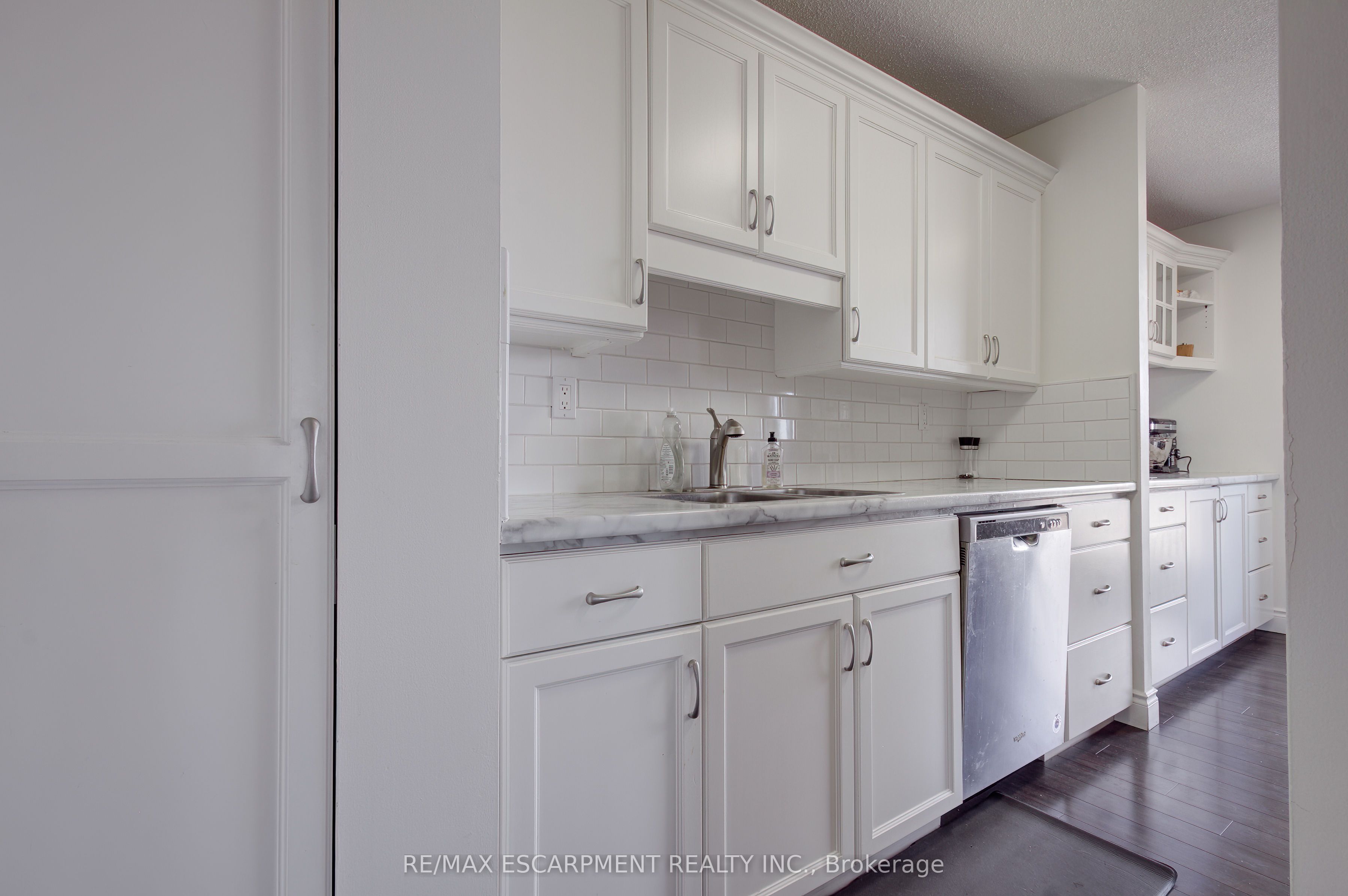 222 Jackson Street W 1406 Property Photo 10