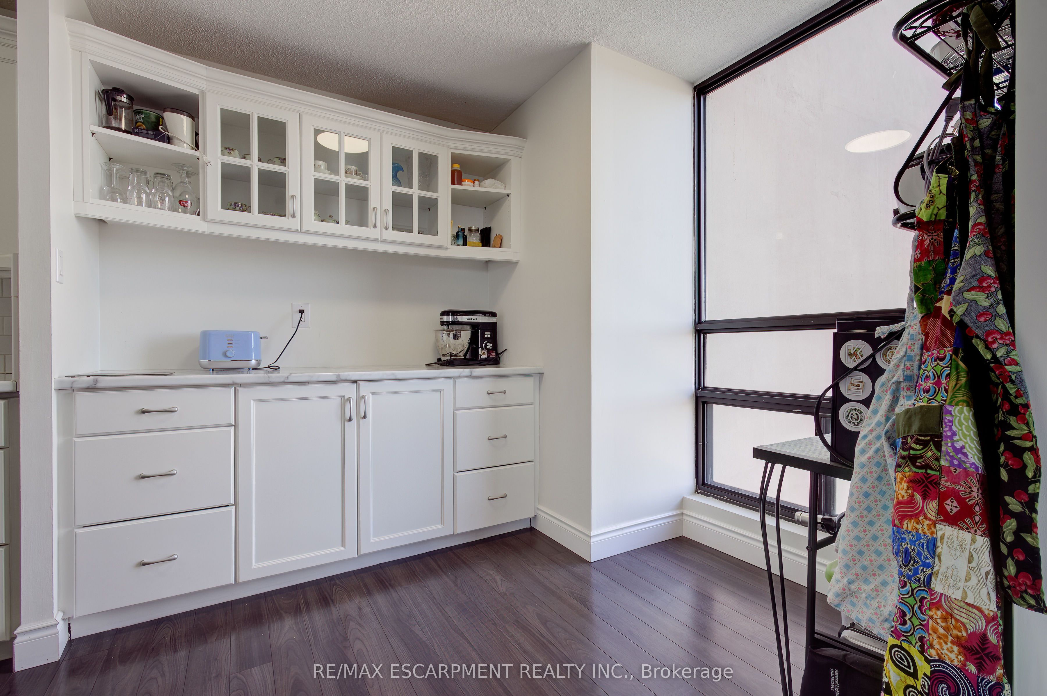 222 Jackson Street W 1406 Property Photo 11