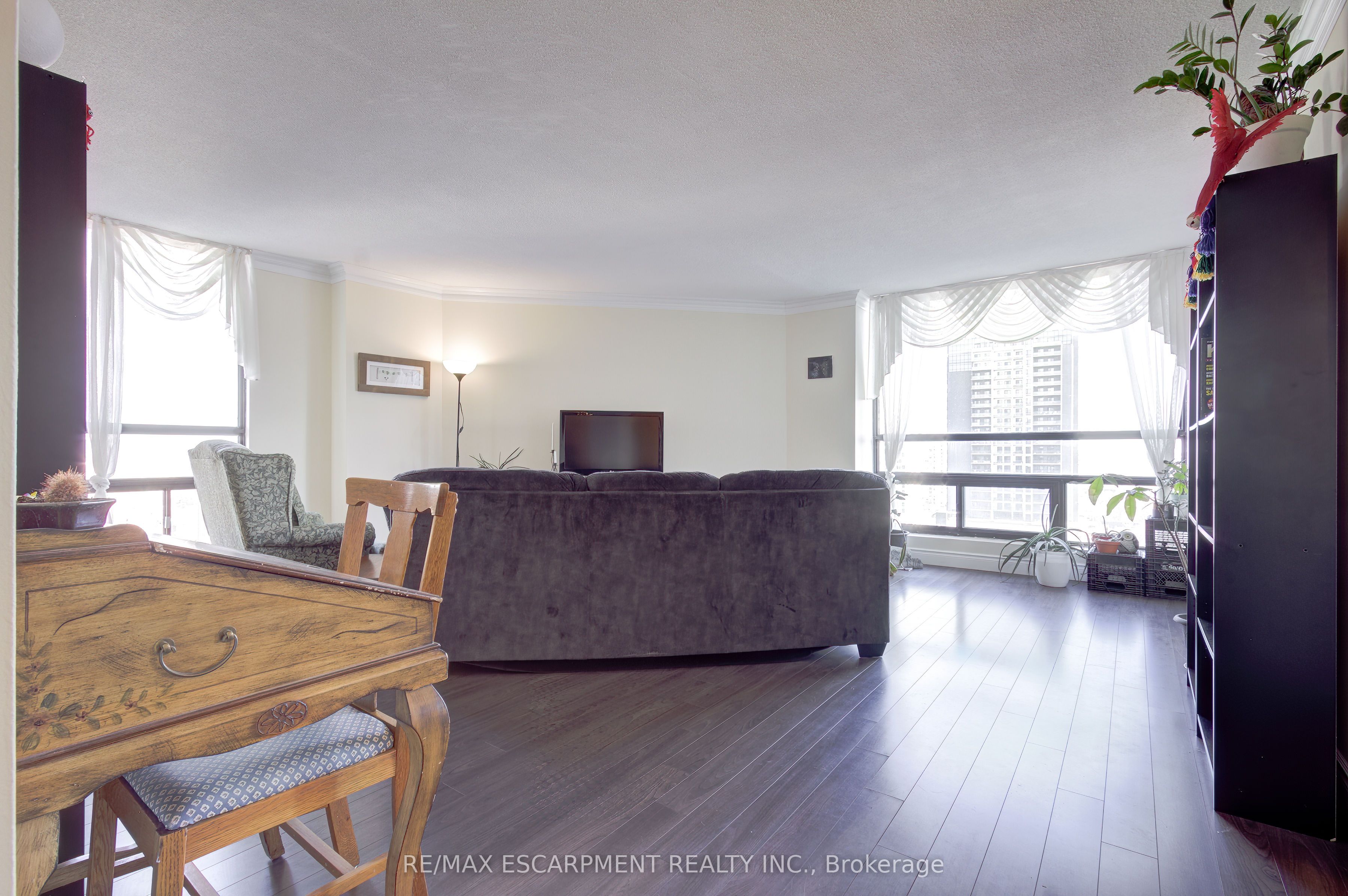 222 Jackson Street W 1406 Property Photo 19
