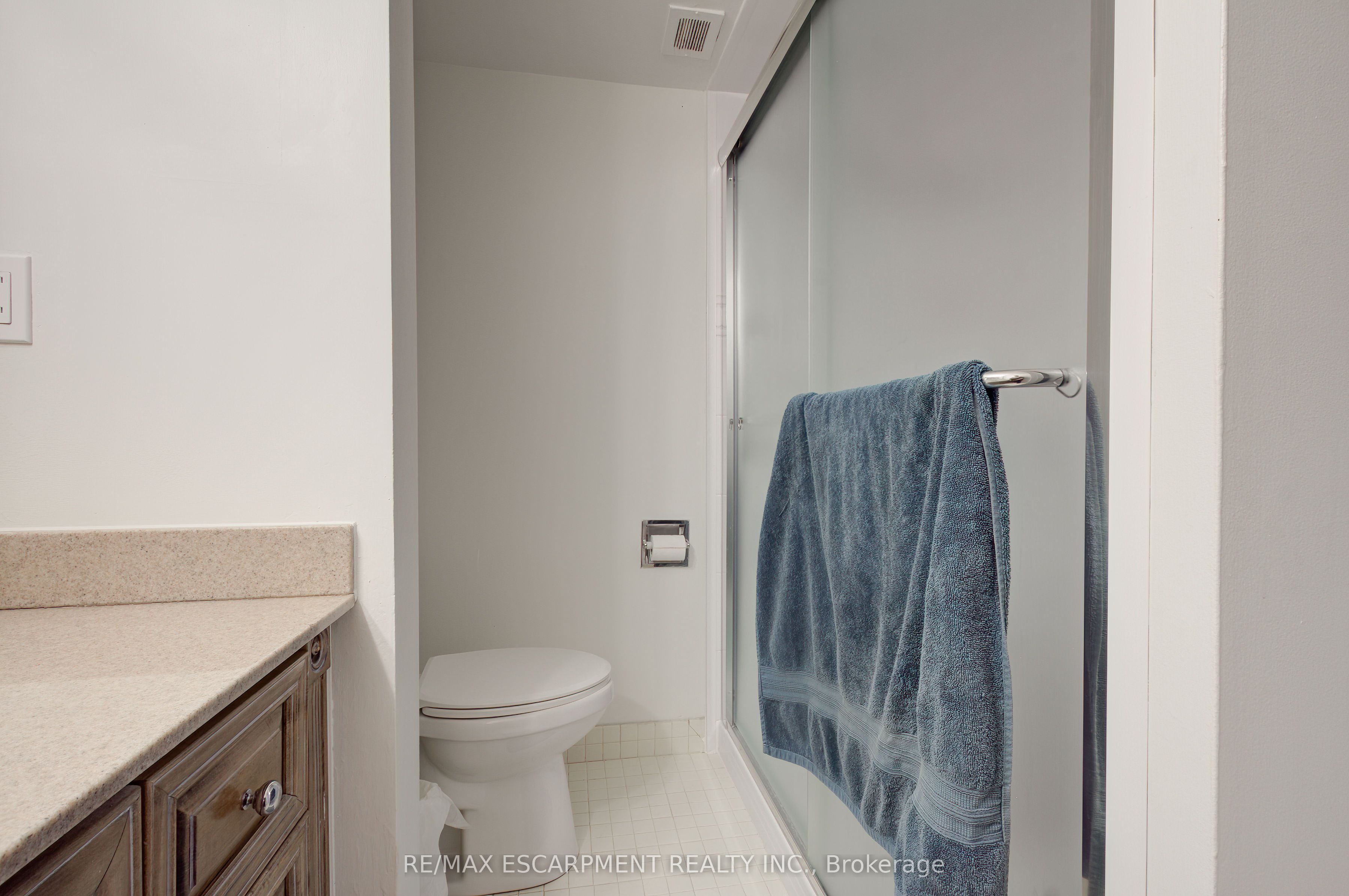 222 Jackson Street W 1406 Property Photo 27