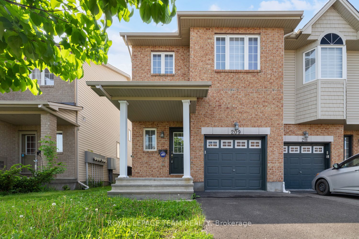 209 Macoun Circle Property Photo 1
