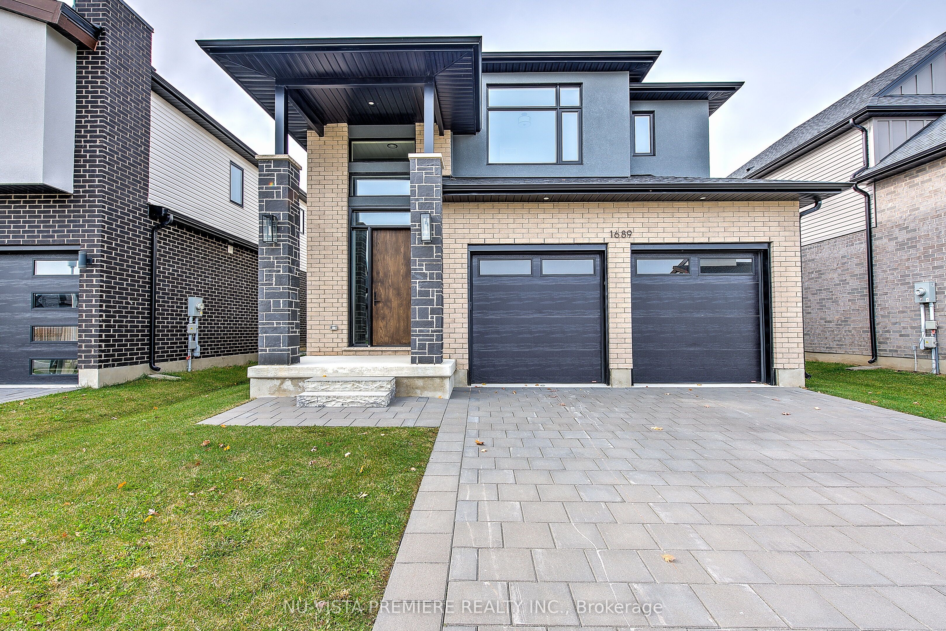 1689 Brayford Avenue Property Photo 1