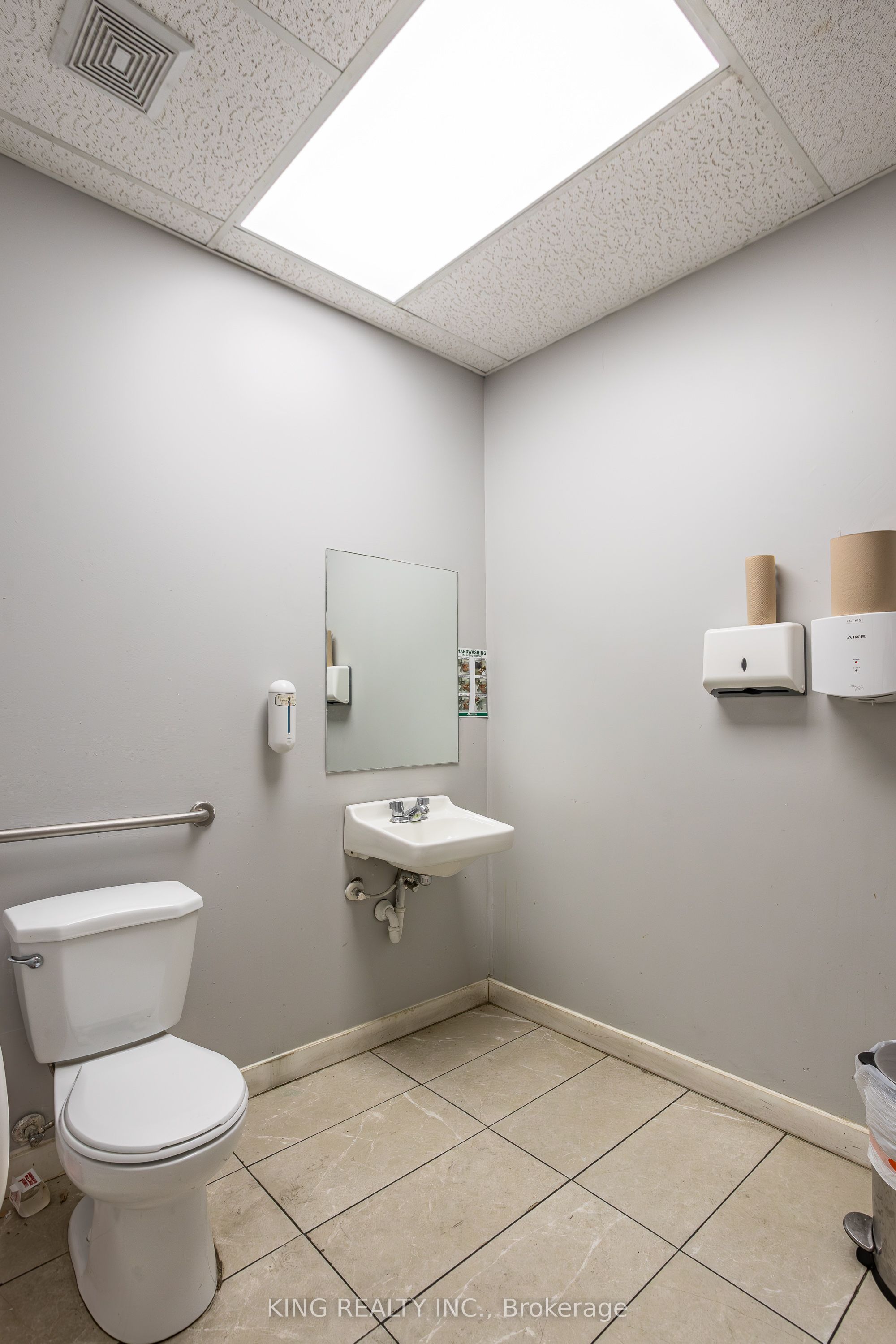#5 - 1086 Commissioners Road Property Photo 33