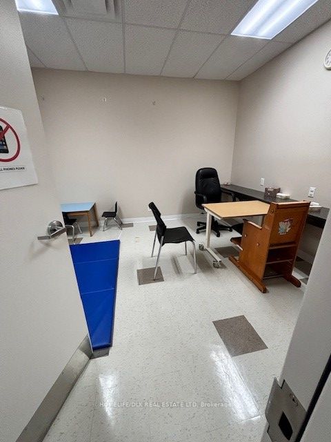 #103 - 100 Strowger Boulevard Property Photo 10