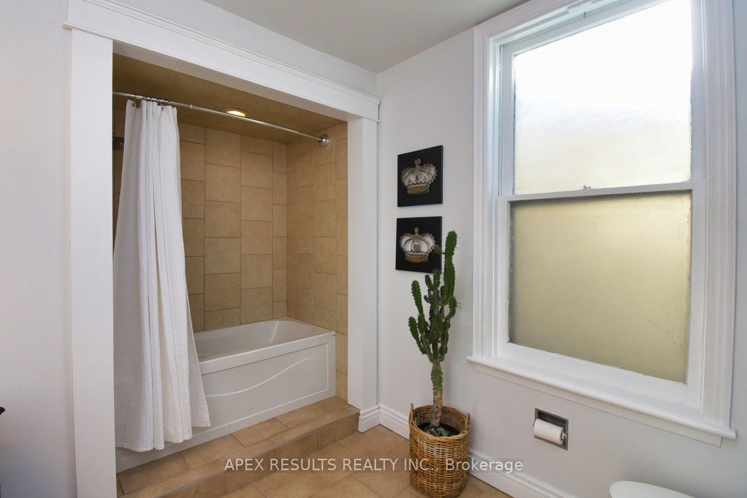 332 King Street Property Photo 23