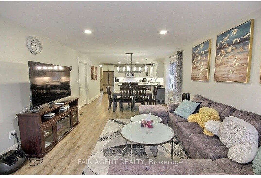 9 Cardinal Court Property Photo 3