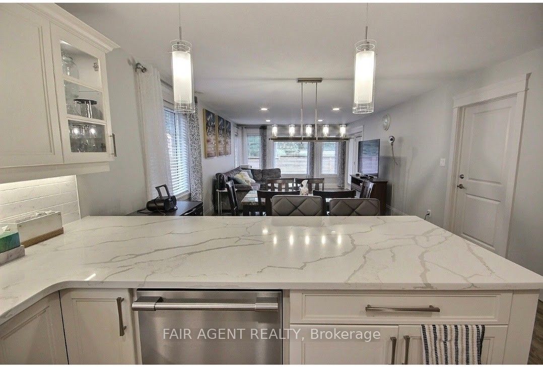 9 Cardinal Court Property Photo 4
