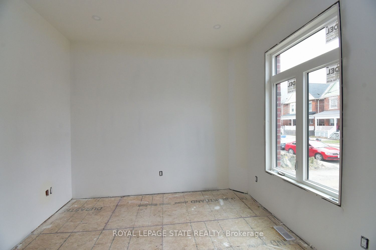 279 Hess Street S Property Photo 7