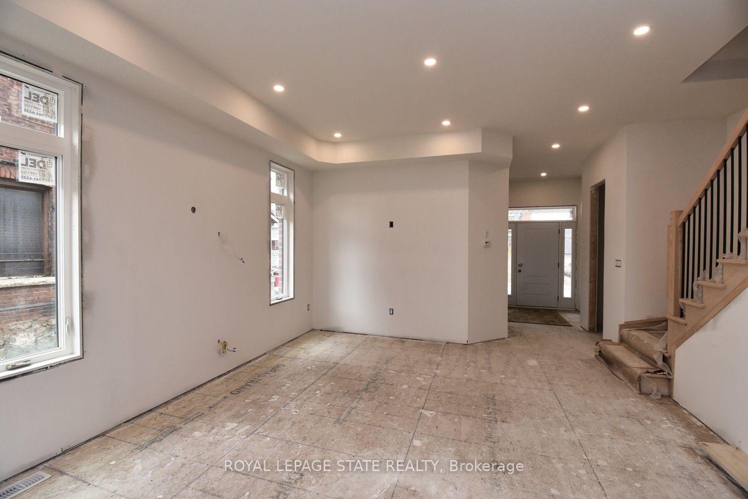 279 Hess Street S Property Photo 10