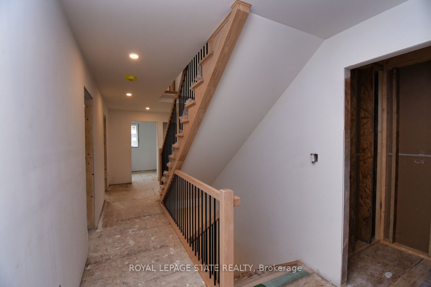 279 Hess Street S Property Photo 12