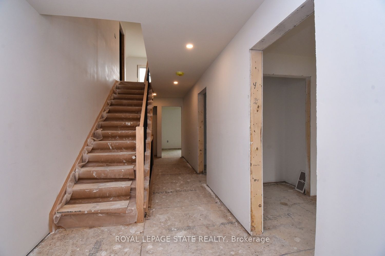 279 Hess Street S Property Photo 13