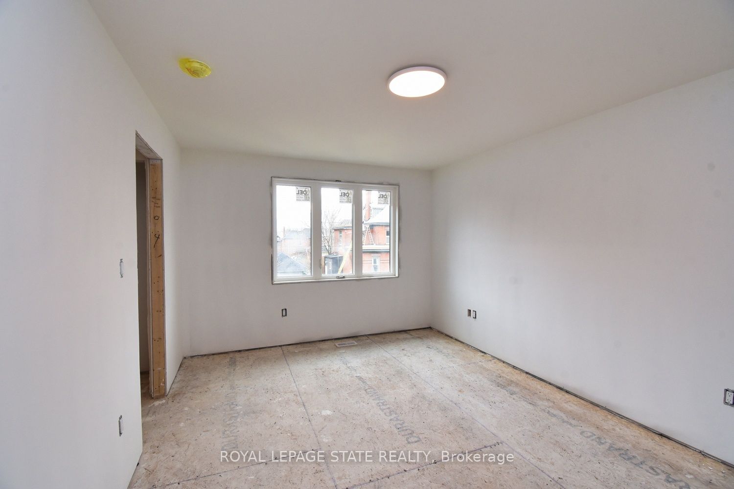 279 Hess Street S Property Photo 16