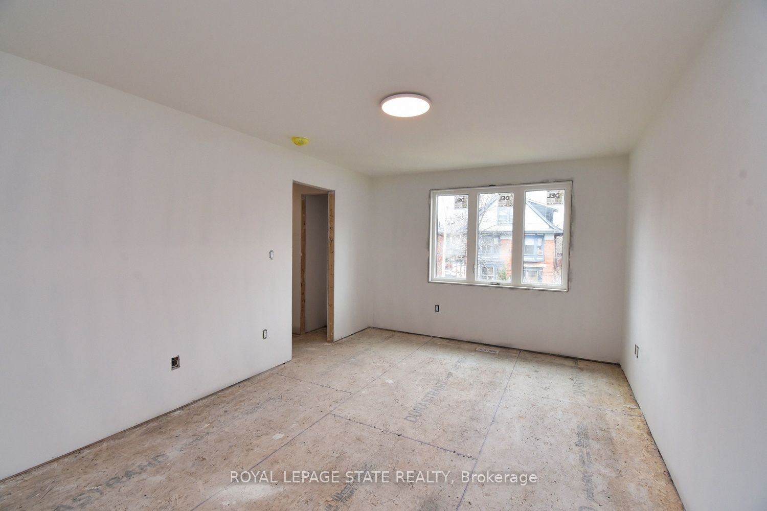 279 Hess Street S Property Photo 19