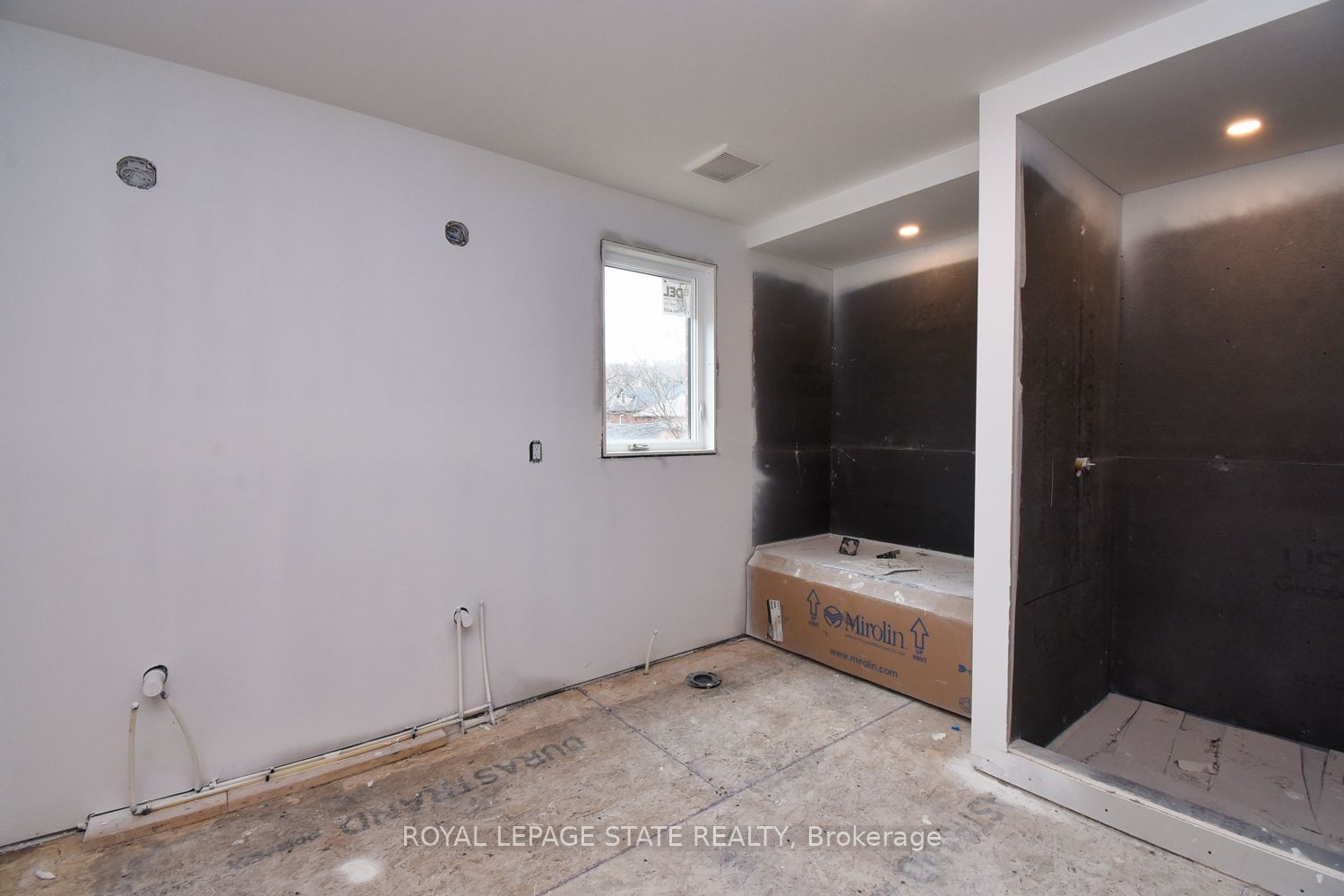 279 Hess Street S Property Photo 20