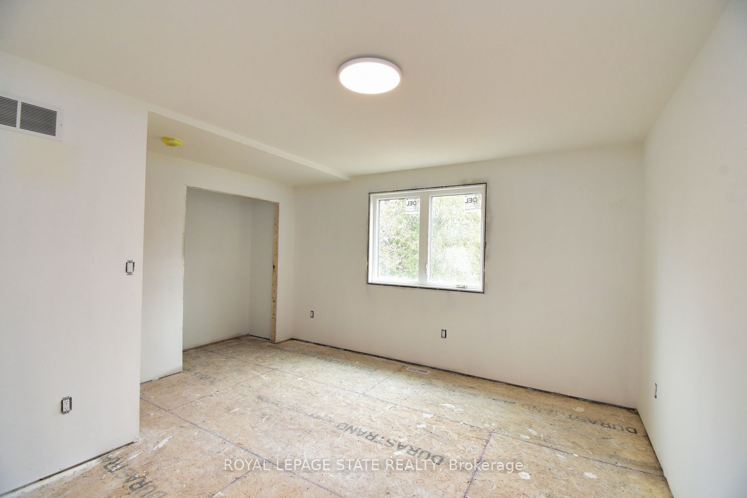 279 Hess Street S Property Photo 23