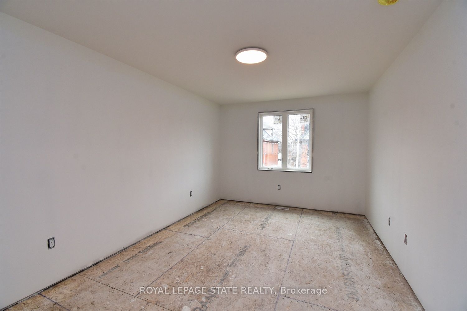 279 Hess Street S Property Photo 25