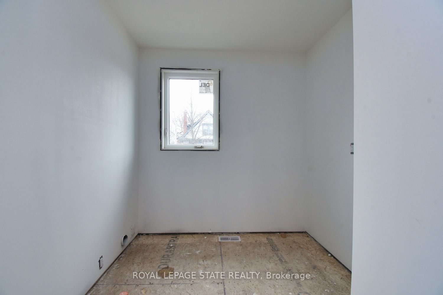 279 Hess Street S Property Photo 27