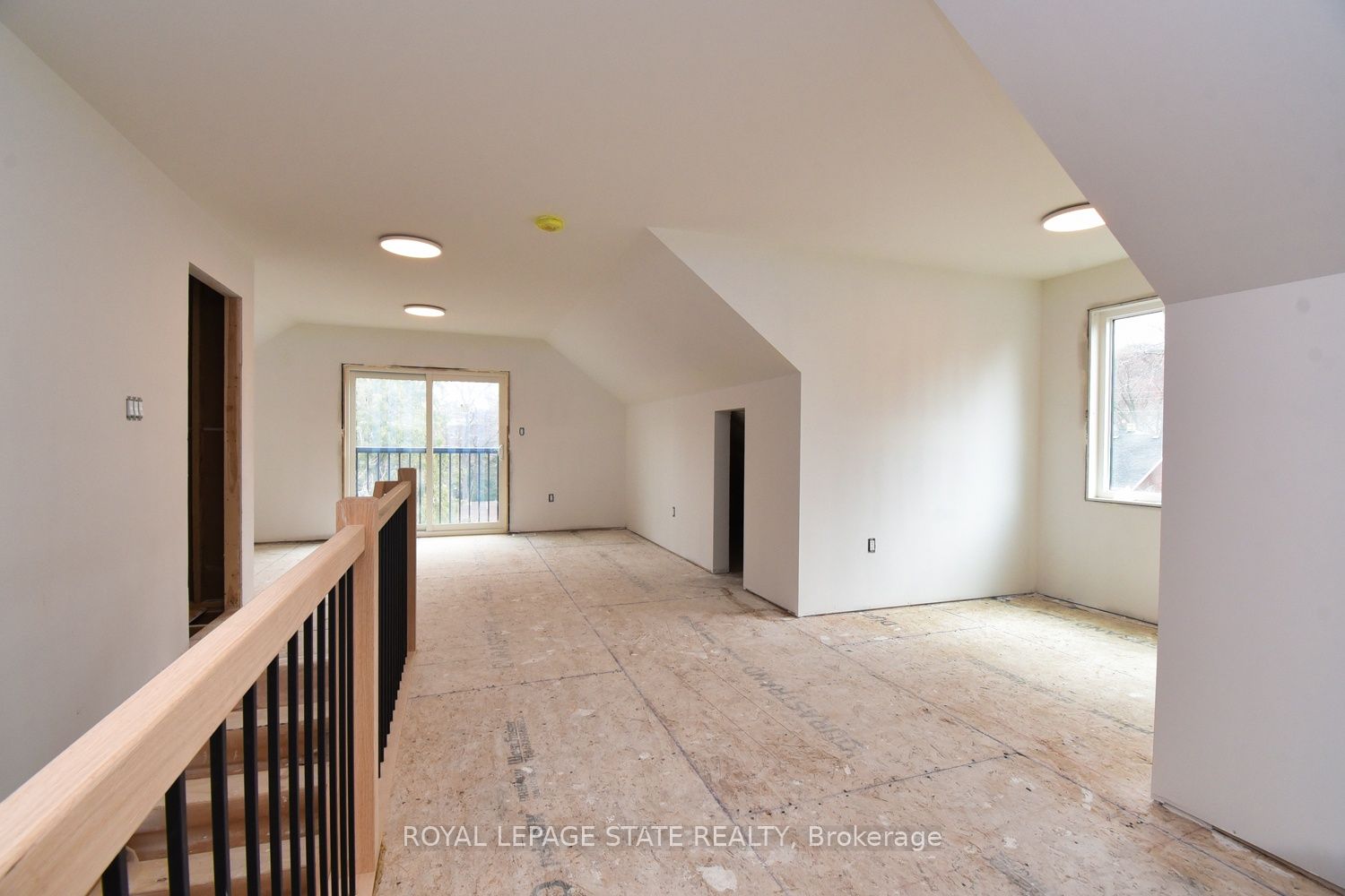 279 Hess Street S Property Photo 30