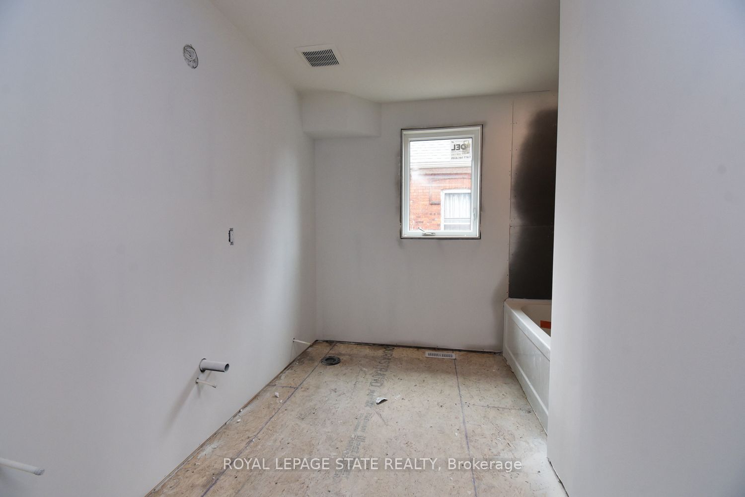 279 Hess Street S Property Photo 38