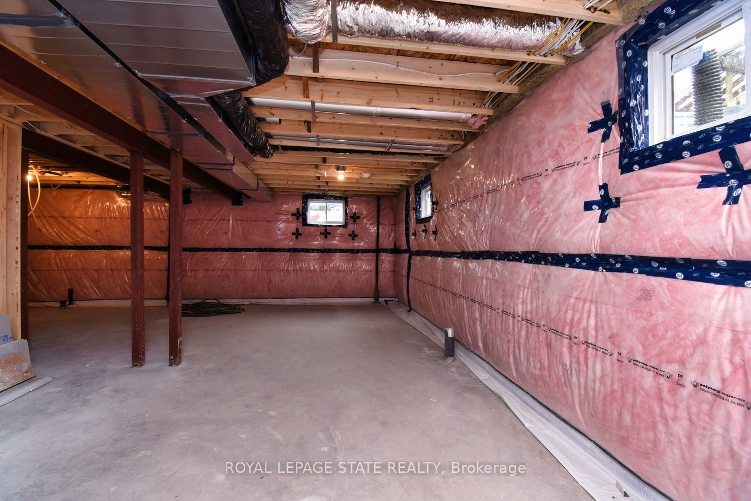 279 Hess Street S Property Photo 39