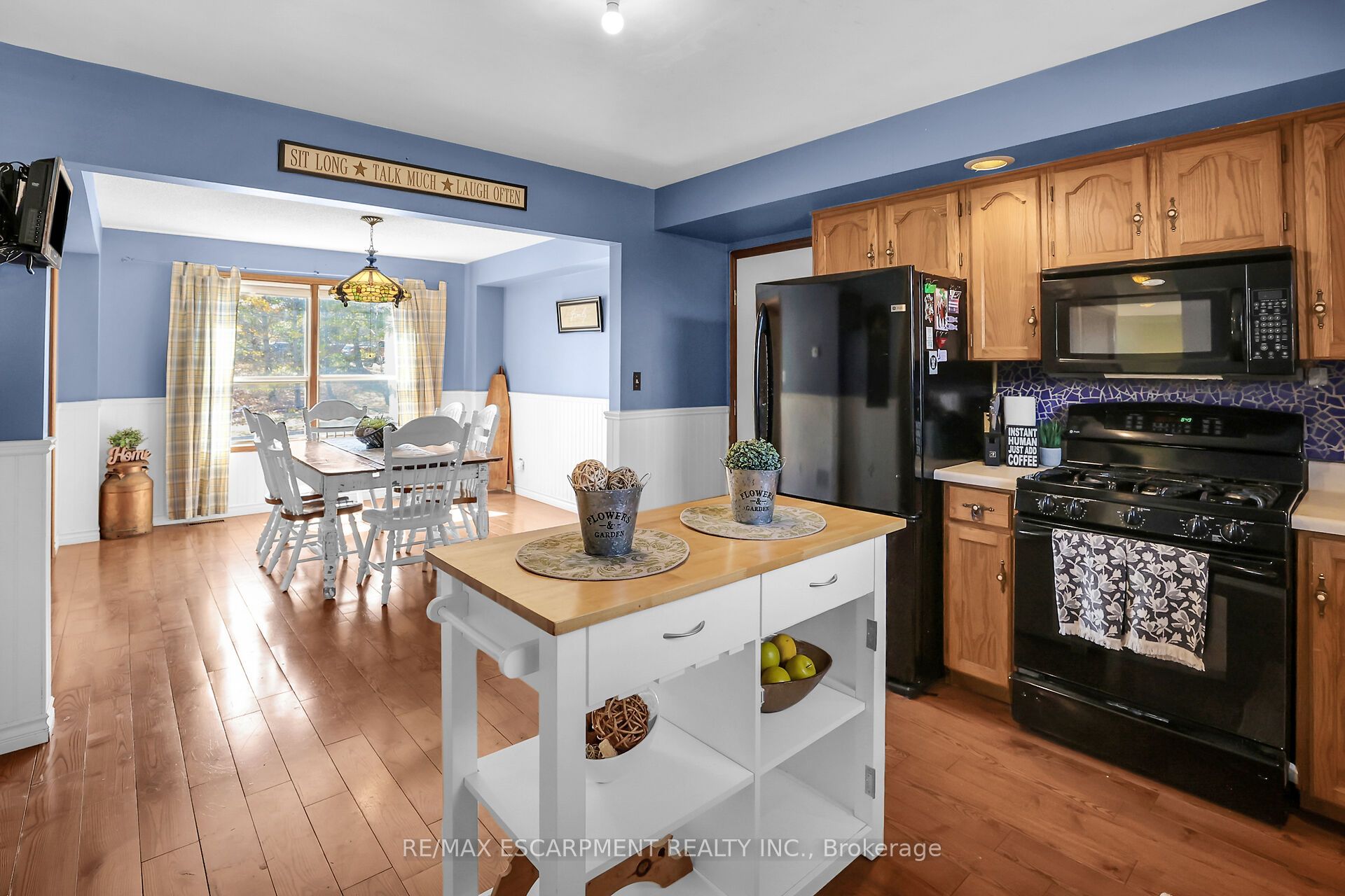 5001 Hillside Drive Property Photo 8