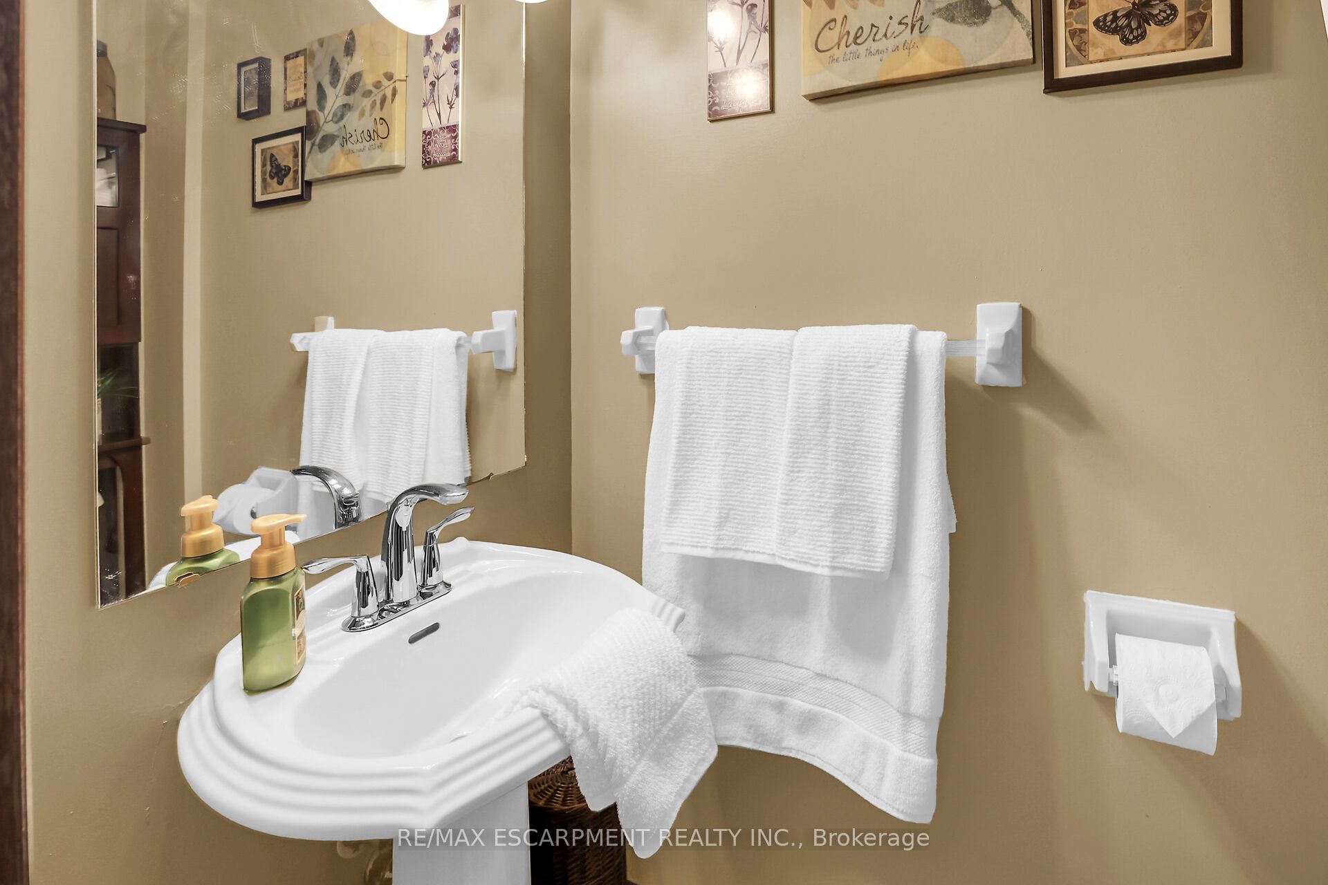 5001 Hillside Drive Property Photo 17