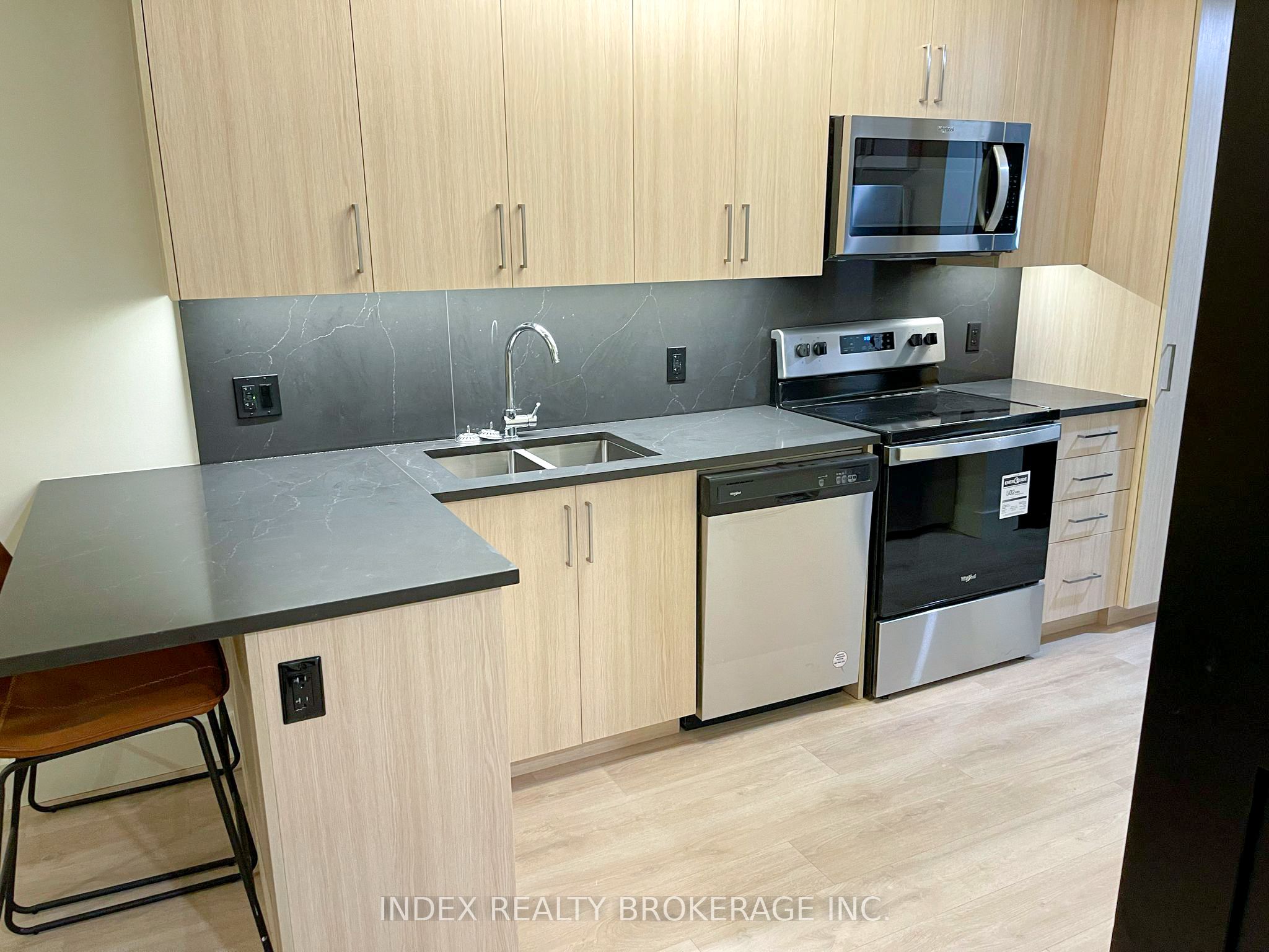 145 Columbia Street W 330 Property Photo 6