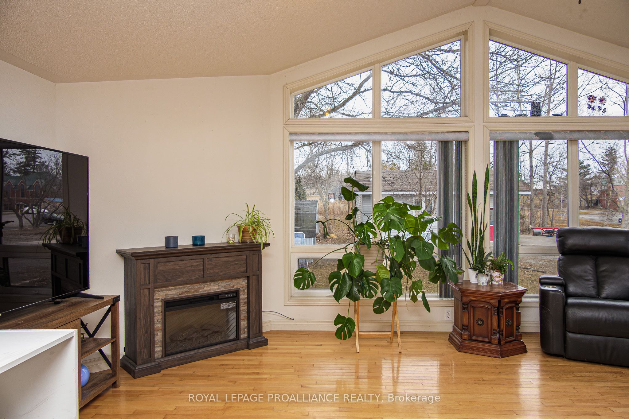 2436 Stirling-marmora Road Property Photo 8