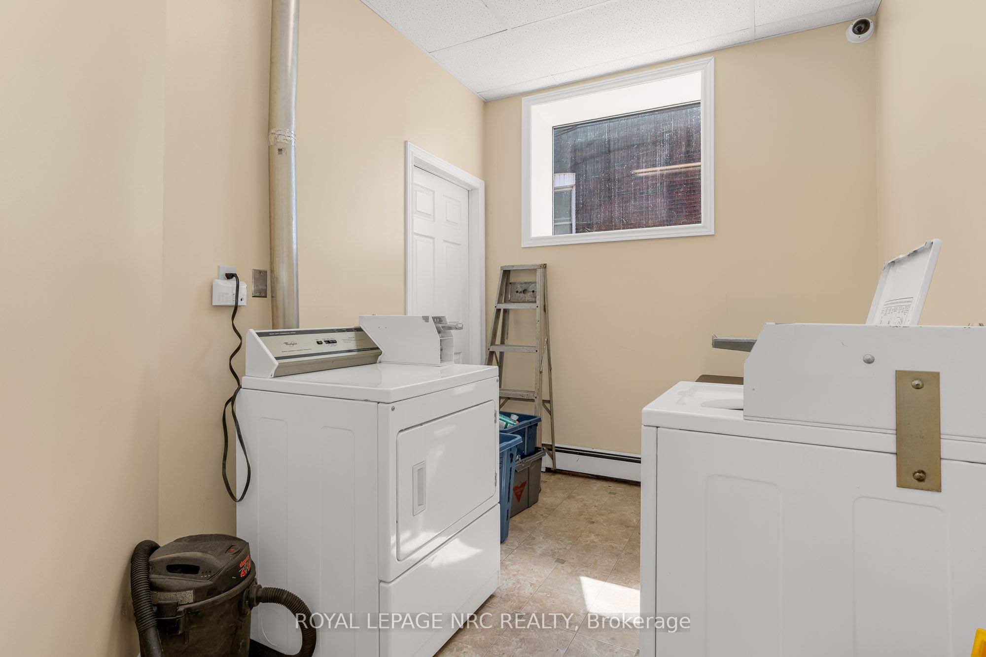 192 Burgar Street Property Photo 9