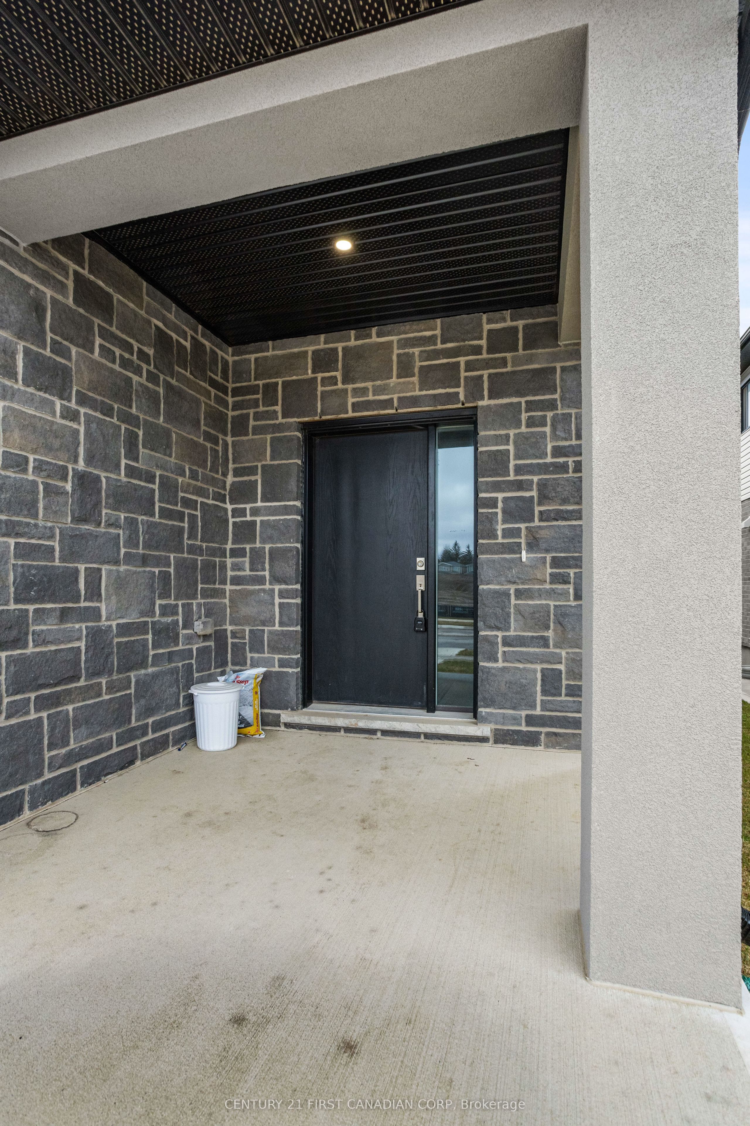215 Roy Mcdonald Drive N Property Photo 4